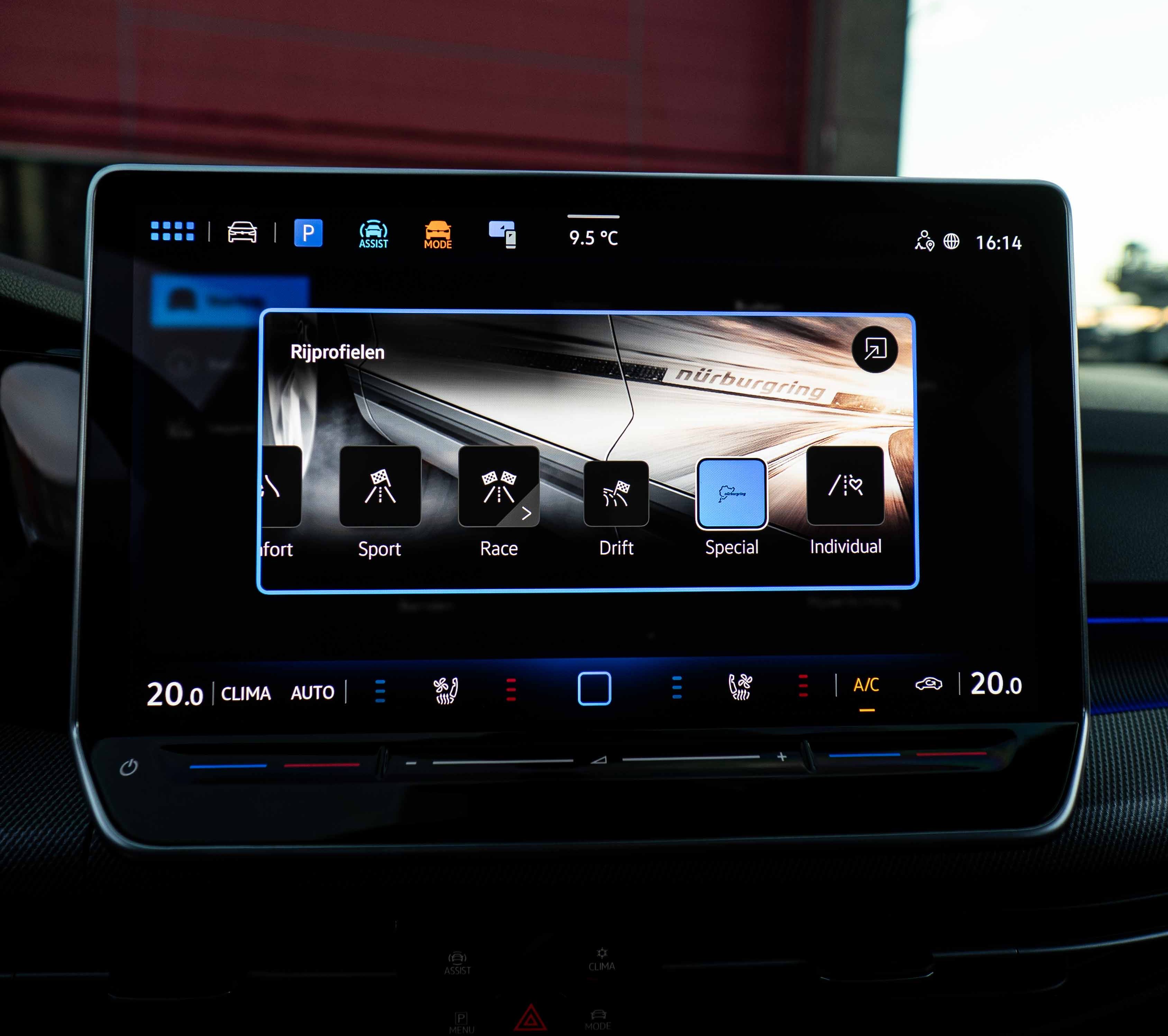 VW Golf 8.5R 2025 Special Black Edition Akrapovič foto 9