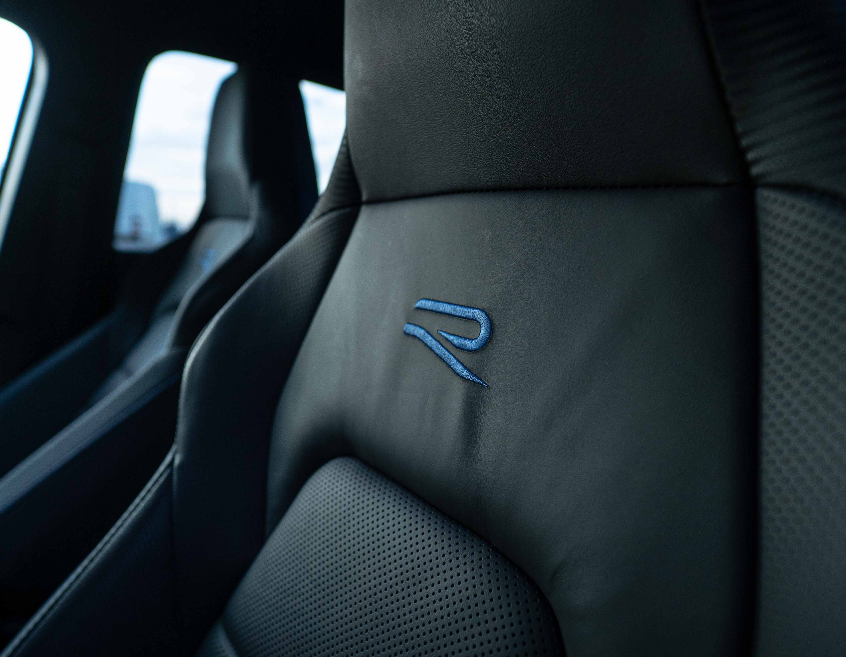 VW Golf 8.5R 2025 Special Black Edition Akrapovič foto 10